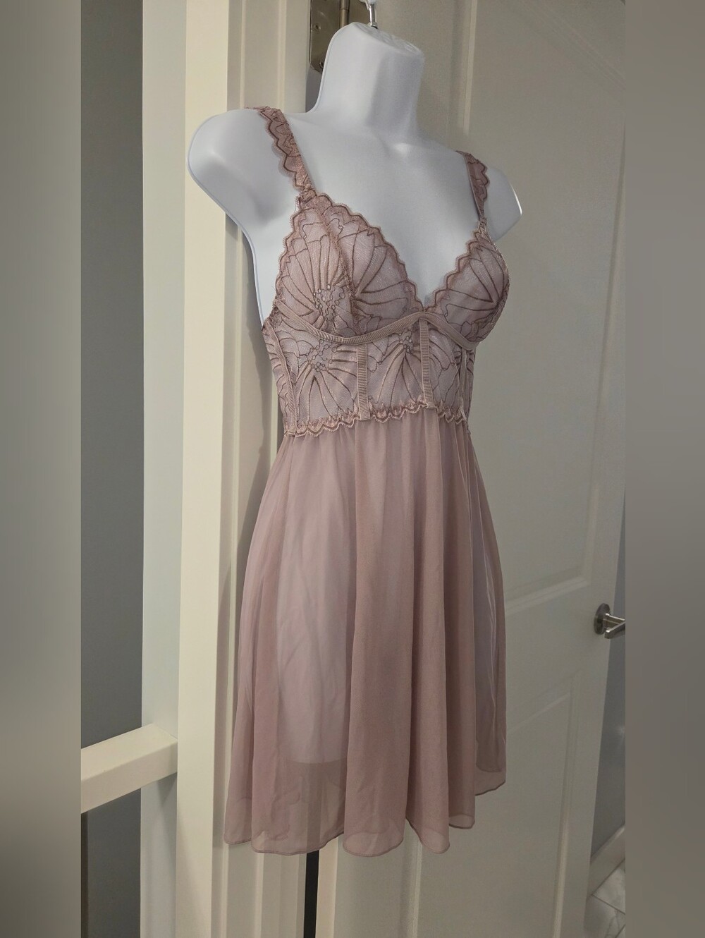 La Vie En Rose Floral Lace and Mesh Babydoll In Dusty Rose - Picture 2 of 11